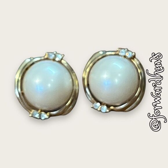 Vintage Faux Pearl Clip On Earrings With Rhinestone - Picture 3 of 8